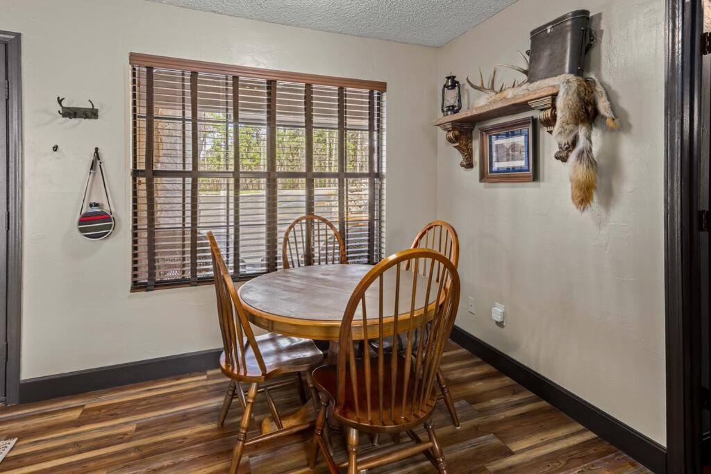 Stonegate Lodge Bear'S Den Kitchen, Pool, Firepit, Wifi ,Smart Tvs Eureka Springs Luaran gambar