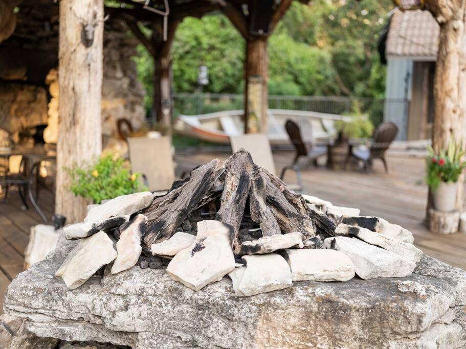 Stonegate Lodge Bear'S Den Kitchen, Pool, Firepit, Wifi ,Smart Tvs Eureka Springs Luaran gambar